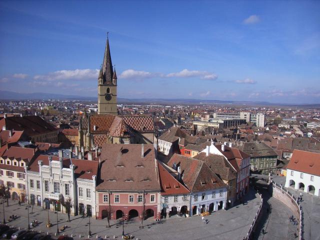 Huet-Platz und die Stadtpfarrkirche